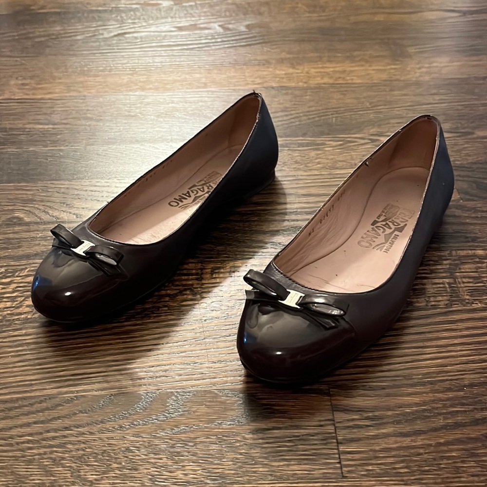 Ferragamo ballet flats. Burgundy.